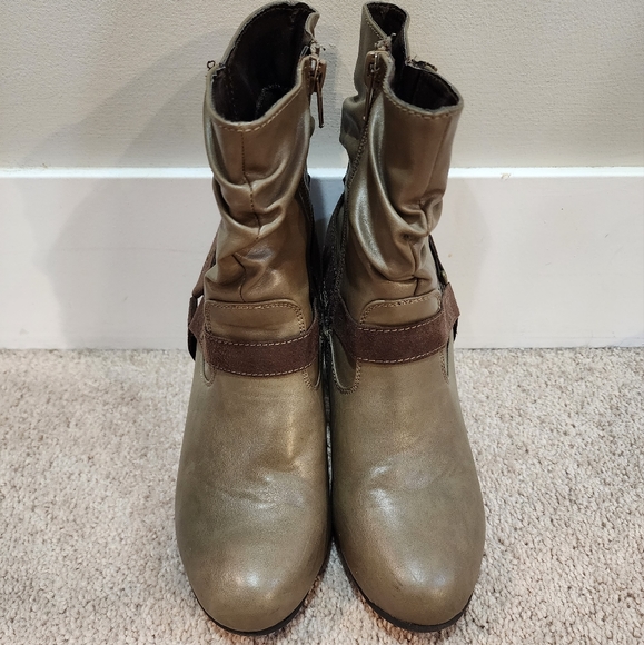 Greyish brown Heeled booties EUC - Picture 2 of 2